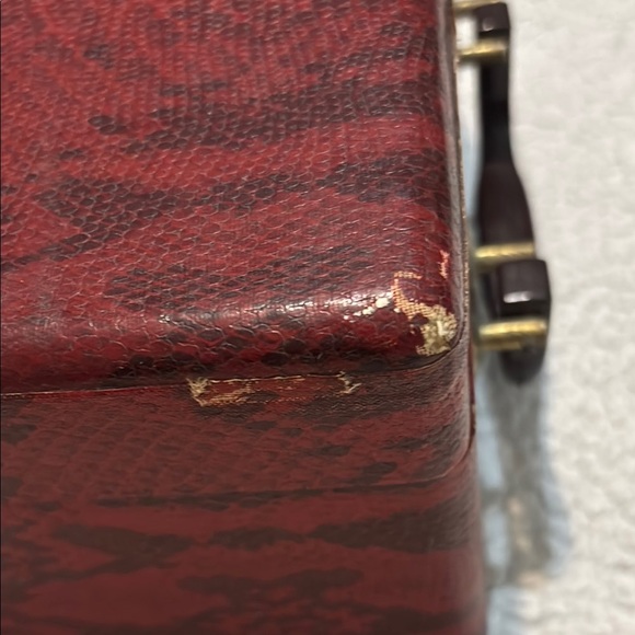 Vintage Red Snakeskin Box with Handle - Picture 11 of 11